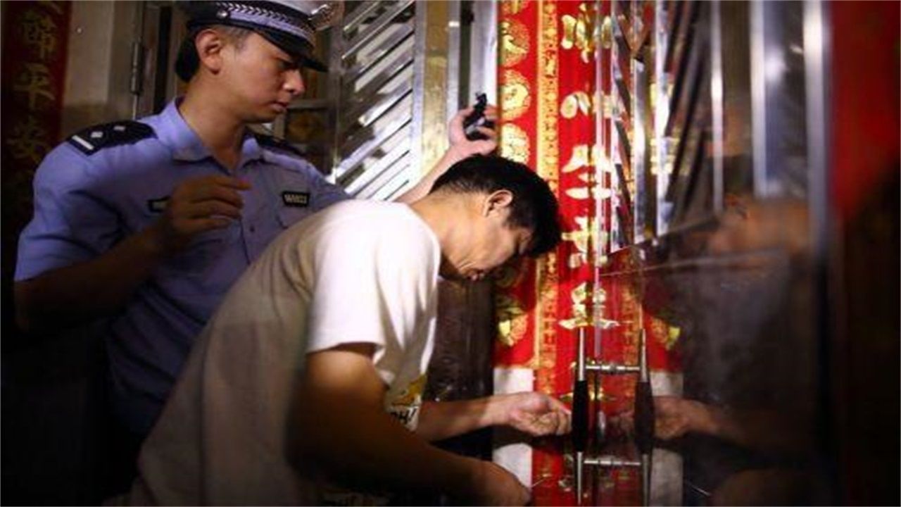 潘家庄镇请开锁师傅开了锁后，师傅
